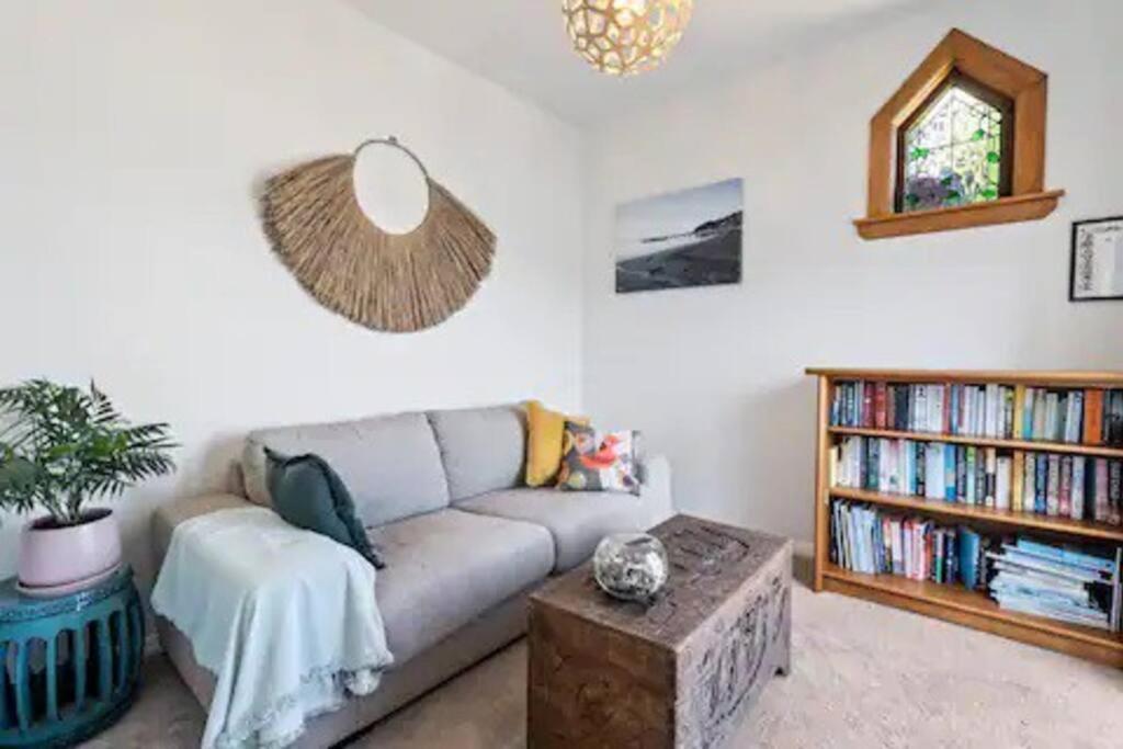 Seaglass Cottage โลเวอร์ฮัท ภายนอก รูปภาพ